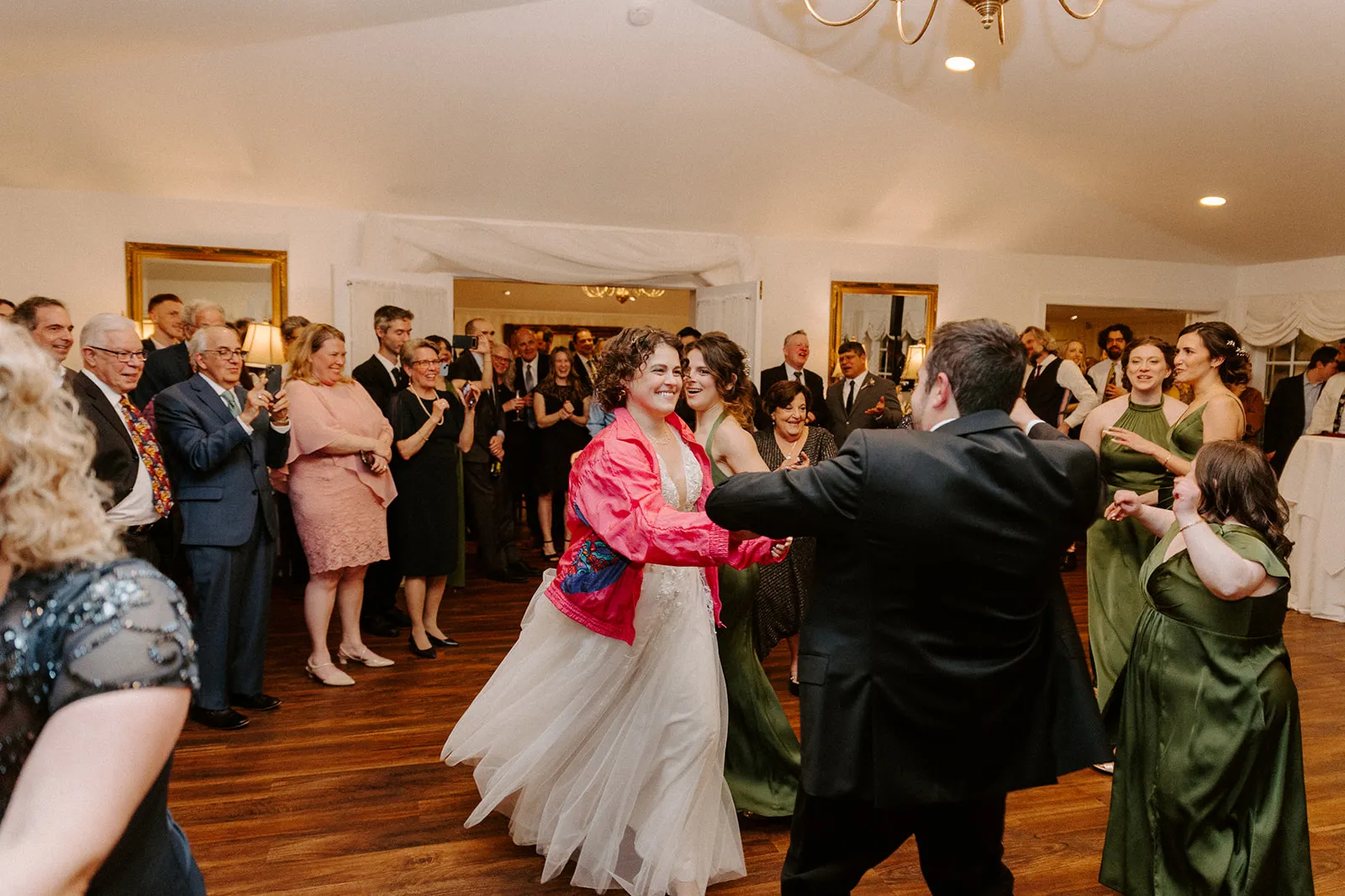 wedding guests dancing