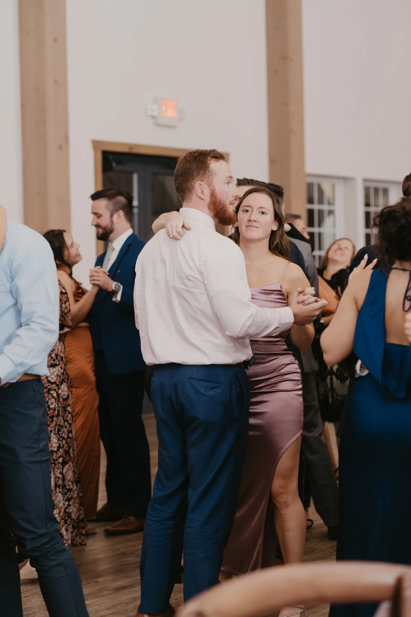 couples dancing at wedding