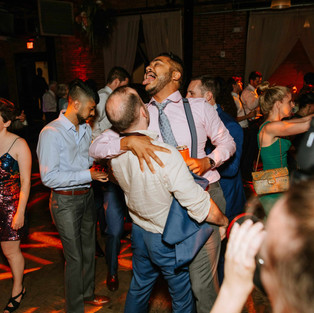 wedding guests dance