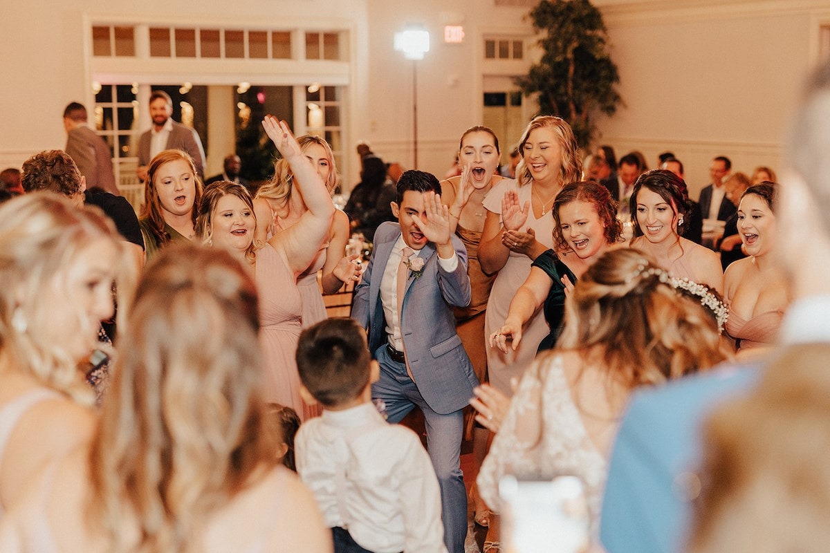 wedding guests dancing 