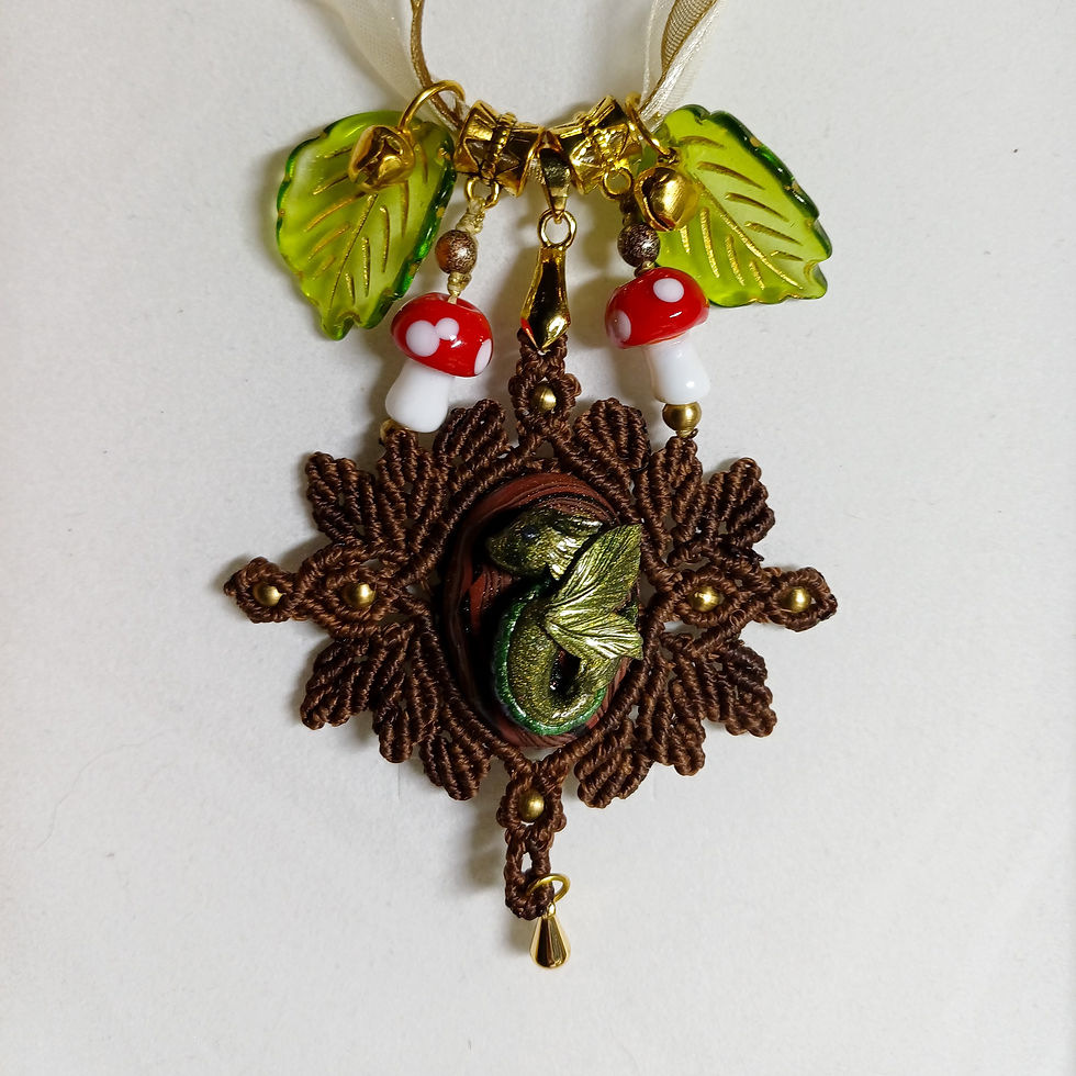 pendentif verdelune fimo micromacrame