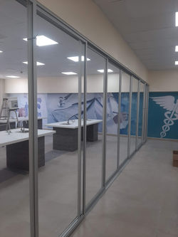 Division de vidrio y aluminio