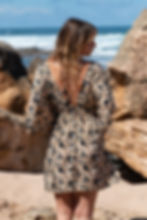 Vestido curto feito com Sari vindo da India, vestido com manga curta estilo bolero. Visa de trás