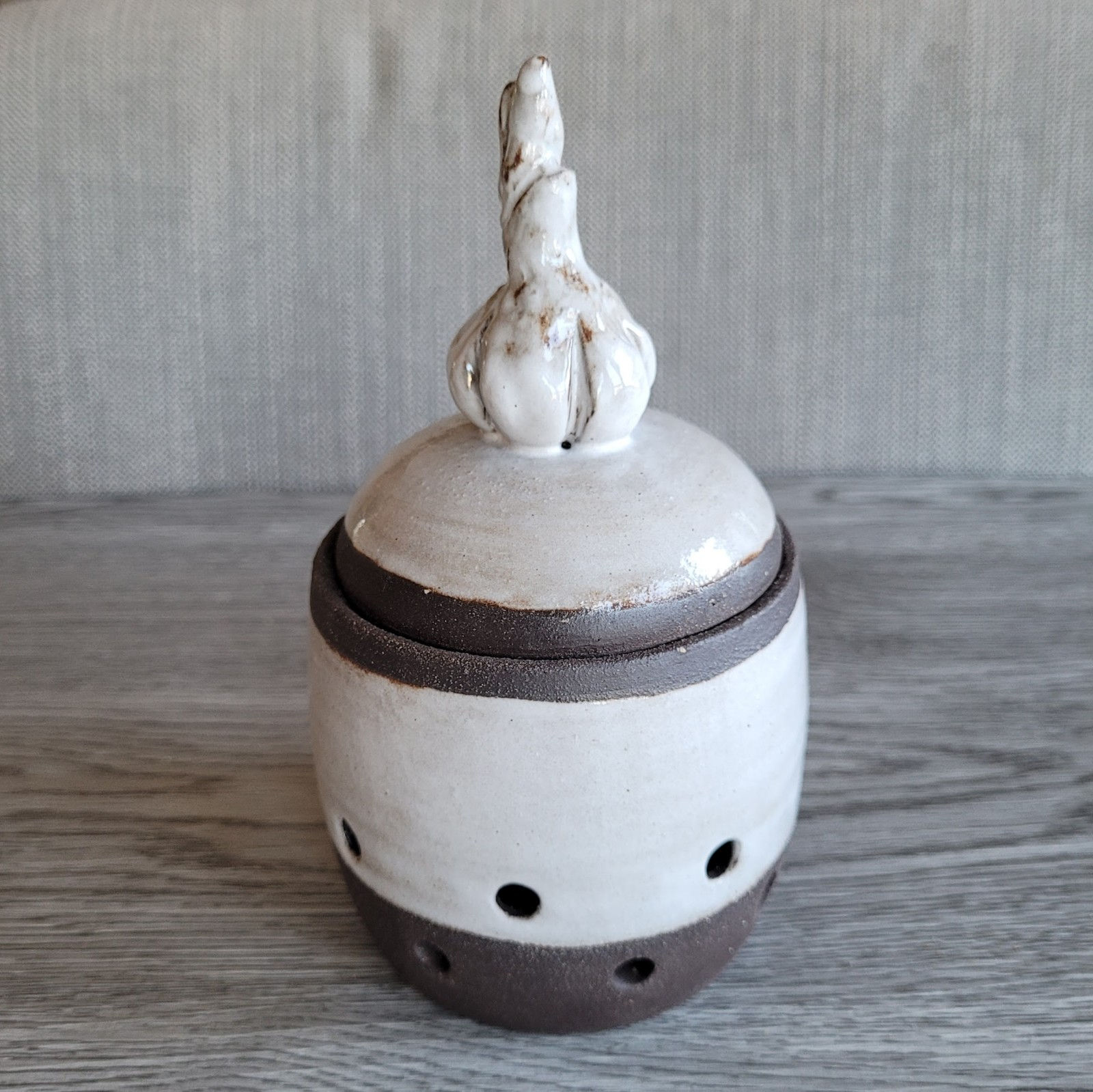 #22363C - Garlic Pot