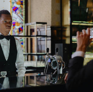 Vaga para não residentes em Portugal: empregado de mesa com contrato de 12 meses e salário de 920 EUR