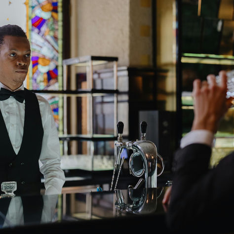 Vaga para não residentes em Portugal: empregado de mesa com contrato de 12 meses e salário de 920 EUR