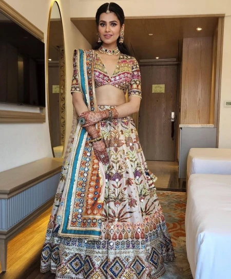 Naira on sale ghagra choli