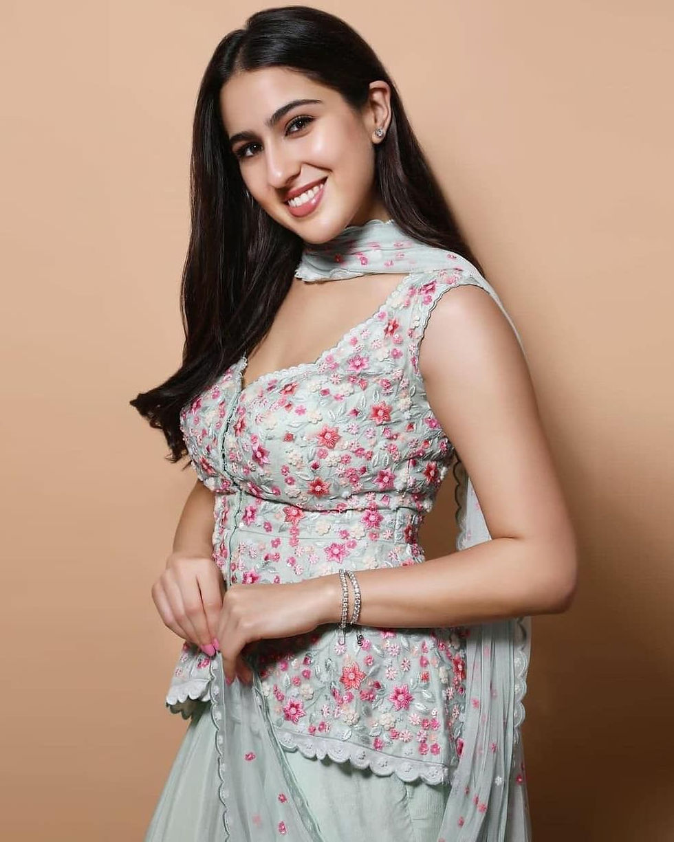 Gorgeous Sara ali khan wear palazzo suit