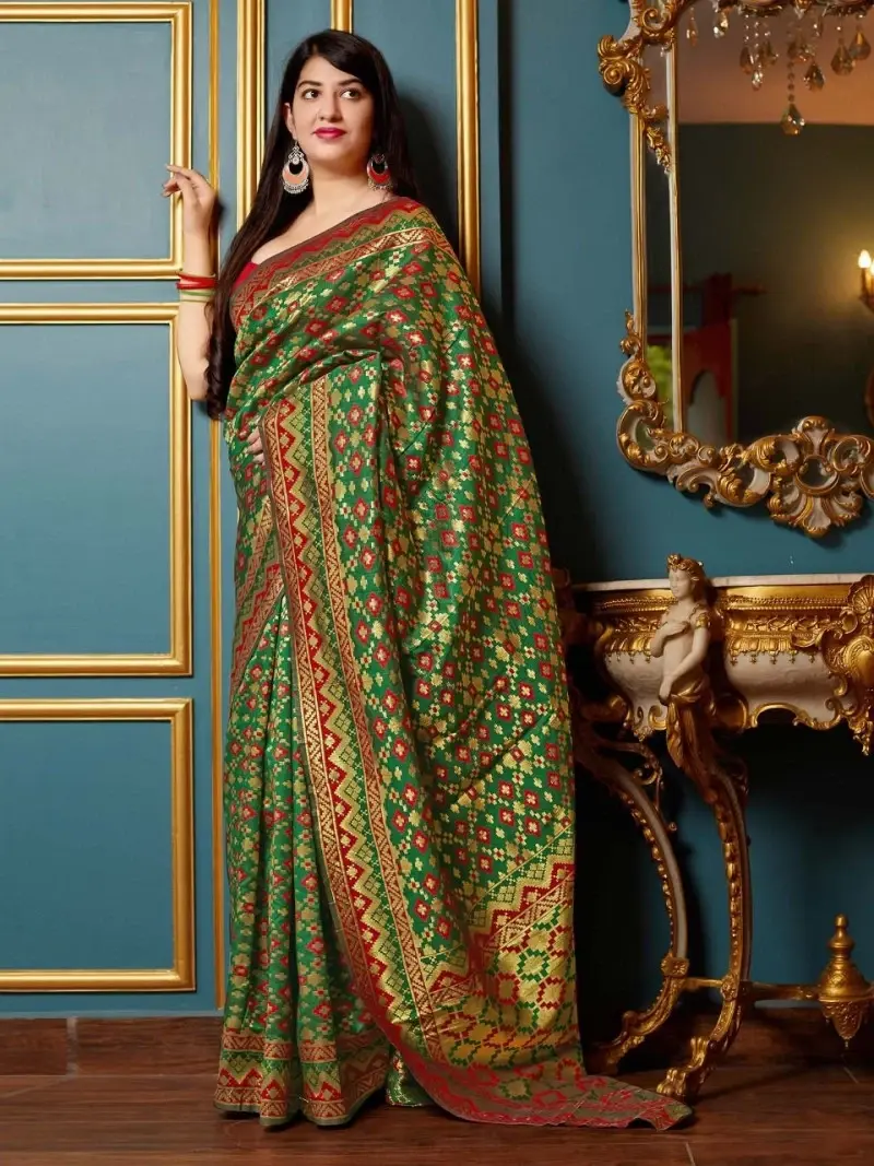 Buy Stunning Green Color Traditional Wear Soft Silk Saree