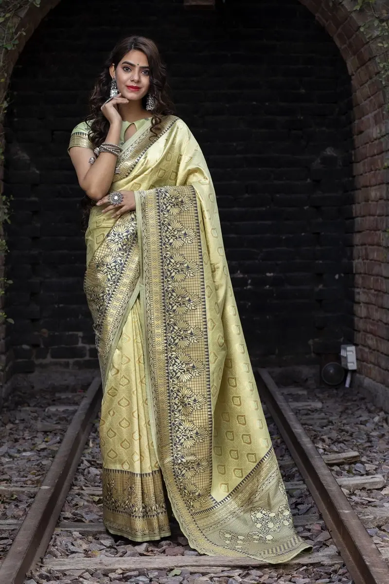 Buy Pretty Pista Green Color Banarasi Weaving Silk Saree