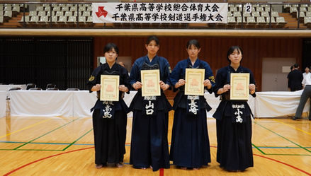 女子個人戦決勝は、高島選手（翔凜）と、山口選手（東海大浦安）による対戦となった。両者とも積極的に技を出すも有効打突は無く、勝負は延長戦となった。延長戦の末、高島選手の面が一本となり、優勝を決めた。