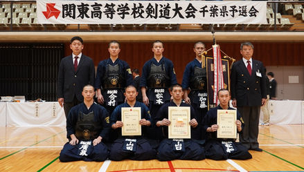 男子団体戦決勝は、東海大浦安高校と木更津総合高校による対戦となった。
先鋒戦、松本選手（東海大浦安）と塩原選手（木更津総合）の対戦は、有効打突無く、引き分け。
次鋒戦、廣政選手（東海大浦安）と石黒選手（木更津総合）の対戦は、廣政選手が上段からの面を二本決め、二本勝ち。
中堅戦、山口選手（東海大浦安）と榎木選手（木更津総合）の対戦は、山口選手が二段技での面を決め一本先取。その後、終了時間となり一本勝ち。
副将戦、今村選手（東海大浦安）と長橋選手（木更津総合）の対戦は、有効打突無く、引き分け。
大将戦、松和選手（東海大浦安）と黒澤選手（木更津総合）の対戦は、黒澤選手が小手を決め一本先取。その後、松和選手が引き面を決め勝負となるも、終了時間となり、引き分け。
２対０で、東海大浦安高校が優勝を収めた。