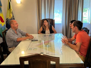 PELLEGRINI: REUNIÓN CON MIEMBROS DEL CLUB FERRO CARRIL OESTE DE DE BARY POR LA ORGANIZACIÓN DE LOS CARNVALES 2024