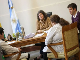 CARLOS TEJEDOR: LA INTENDENTA RECIBIÓ A EGRESADOS DE LA ESCUELA ESPECIAL N° 501