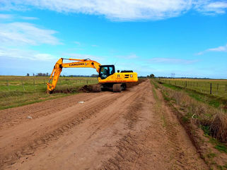 SE REALIZAN TRABAJOS DE ALTEO DE CAMINOS RURALES DEL DISTRITO DE DAIREAUX