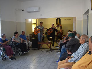 TARDE RECREATIVA EN EL HOGAR DE ABUELOS DE PELLEGRINI