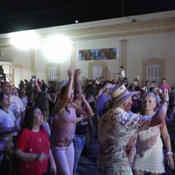 MÚSICA EN LA ESTACIÓN CONVOCÓ A UNA MULTITUD EN UNA NOCHE A PURO RITMO
