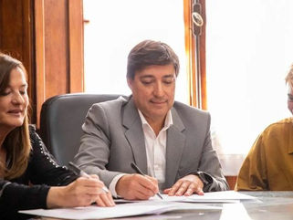 DAIREAUX FIRMÓ DOS IMPORTANTES CONVENIOS CON PROVINCIA: "MUNICIPIOS POR LA IGUALDAD" Y "PROGRAMA DE DISPOSITIVOS DUALES"