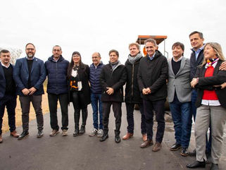 EL INTENDENTE DE DAIREAUX ESTUVO EN LA INAUGURACIÓN DE UNA OBRA DE GAS EN BOLÍVAR JUNTO AL GOBERNADOR BONAERENSE