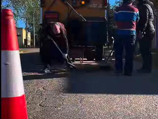30 DE AGOSTO: SE REALIZAN TAREAS DE BACHEO EN DISTINTOS SECTORES DE LA CIUDAD