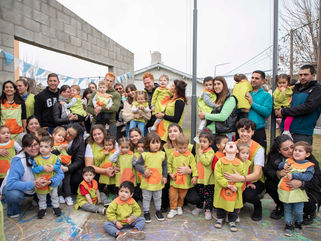 DAIREUAX: EL JARDÍN MATERNAL MUNICIPAL INAUGURÓ SUS MÁSTILES DE BANDERA ARGENTINA Y BANDERA BONAERENSE