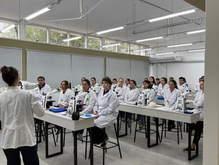 ESTUDIANTES DE PEHUAJÓ REALIZARON SU PRIMERA PRÁCTICA DE LABORATORIO EN LA UNLPAM