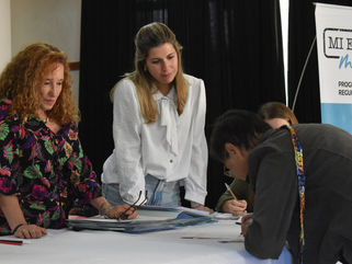 PELLEGRINI: SE REALIZÓ EL ACTO DE TOMA DE FIRMA DE ESCRITURAS DE 30 DE FAMILIAS