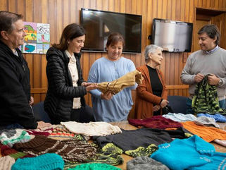 DAIREAUX: EL TALLER DE TEJIDO REALIZÓ UNA NUEVA ENTREGA DE ABRIGOS