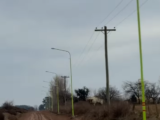 PELLEGRINI: ETAPA FINAL DE LA COLOCACIÓN DE LUMINARIAS EN EL CAMINO A LA PLANTA RSU