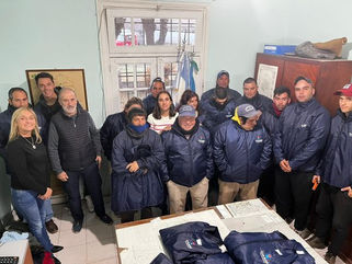 GUAMINÍ: ENTREGA DE INDUMENTARIA A PERSONAL MUNICIPAL