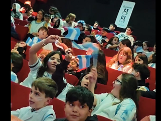 PEHUAJÓ: MÁS DE 300 ESTUDIANTES ALENTARON A LA SELECCIÓN EN EL CINE ZURRO