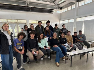 PEHUAJÓ: CHARLA CON ADOLESCENTES SOBRE LUDOPATÍA Y USO RESPONSABLE DE REDES