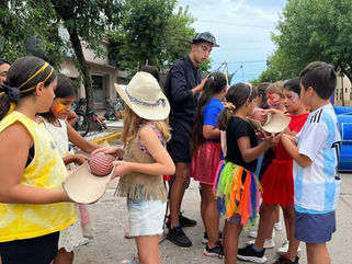 UNOS 800 CHICOS Y CHICAS ASISTIERON A LA ESCUELA ABIERTA DE VERANO EN CARLOS TEJEDOR