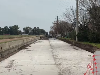 SE REALIZA UNA NUEVA CUADRA DE PAVIMENTO EN PEHUAJÓ