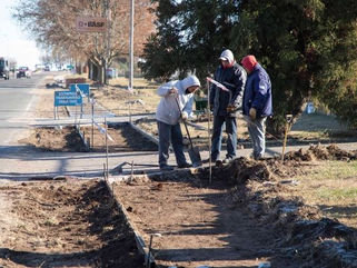 AVANZA LA CONSTRUCCION DE LA SENDA PEATONAL EN ACCESO CARLÉ