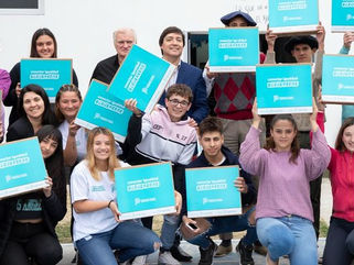 DAIREAUX: ENTREGA DE NETBOOKS Y MATERIAL DE LECTURA EN ARBOLEDAS