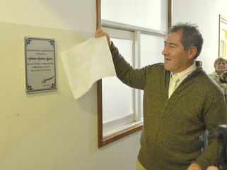 30 DE AGOSTO: EL BIOQUÍMICO ADRIAN BUENO FUE HOMENAJEADO EN SU ÚLTIMO DÍA DE TRABAJO TRAS RECIBIR EL BENEFICIO JUBILATORIO