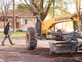 COMENZÓ LA OBRA DE PAVIMENTACIÓN DE DIEZ CUADRAS EN TRES ALGARROBOS