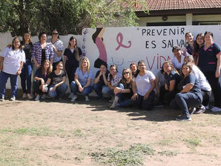 ESTUDIANTES DE ENFERMERÍA PRESENTAN PROYECTO DE CONCIENTIZACIÓN Y PREVENCIÓN DEL CÁNCER DE MAMA