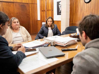 EL INTENDENTE ENTREGÓ UN SUBSIDIO A LA EP N°1 Y SE REUNIÓ CON EL EQUIPO DIRECTIVO DE LA EET N°1
