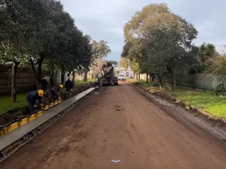 PEHUAJÓ: SE REALIZA LA OBRA DE CORDÓN CUNETA EN CALLE PEREYRA DEL BARRIO CENTENARIO
