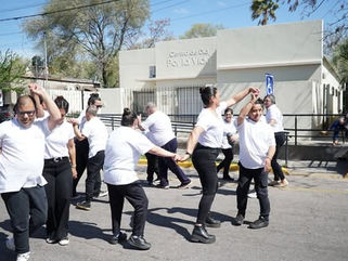 EL CENTRO DE DÍA “POR LA VIDA” CELEBRÓ SUS 13 AÑOS DE TRAYECTORIA CON MÚSICA, BAILE Y EMOCIONES COMPARTIDAS