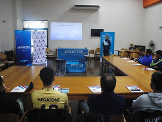 DOCENTES DEROENSES PARTICIPARON DE UNA CAPACITACIÓN EN EDUCACIÓN DEPORTIVA