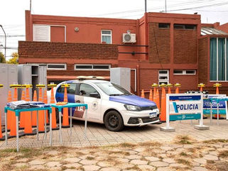 ENTREGA DE MÓVIL E INSUMOS PARA LA COMISARÍA DE LA MUJER DE DAIREAUX