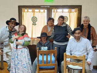 EL CENTRO DE DÍA DE PEHUAJÓ CONMEMORÓ EL 25 DE MAYO