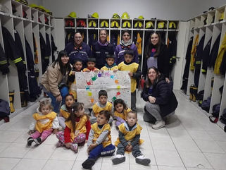 PEHUAJÓ: NIÑOS Y NIÑAS DEL JARDÍN MUNICIPAL MANUELITA VISITARON EL CUARTEL DE BOMBEROS VOLUNTARIOS