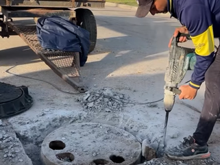 PEHUAJÓ: SE REALIZA EL RECAMBIO DE 20 TAPAS DE LAS CÁMARAS DE CLOACAS EN JUAN JOSÉ PASO