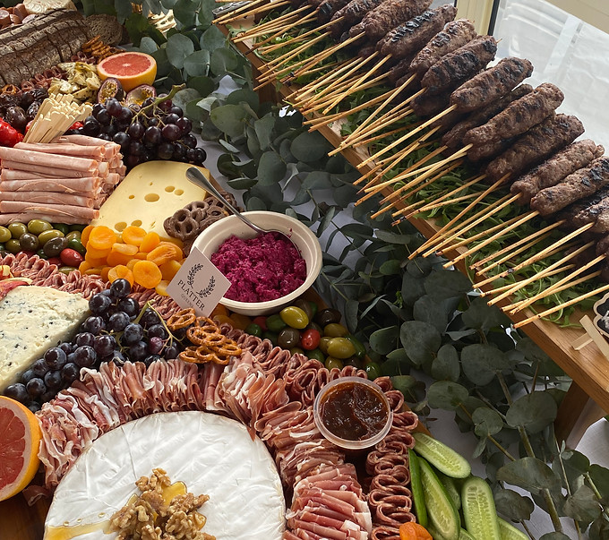 Gallery Platter Queens & Cat