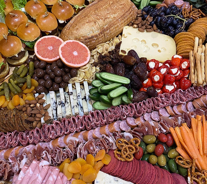 Gallery Platter Queens & Cat