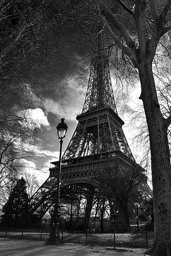 eiffel tower side B&W